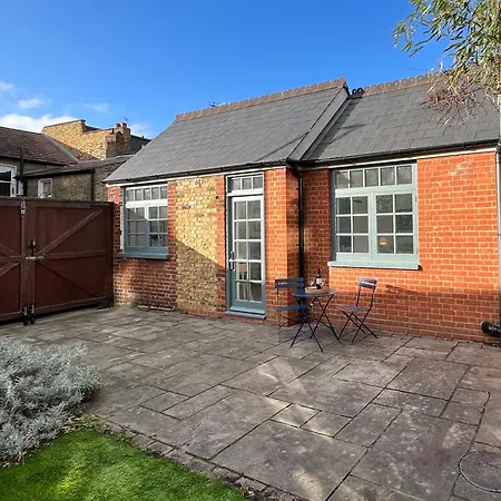 Forge Cottage - Pretty 1 Bedroom Cottage With Free Off Street Parking